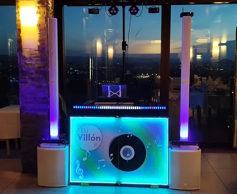 DJ Villón jr silueta mujer con saxofon